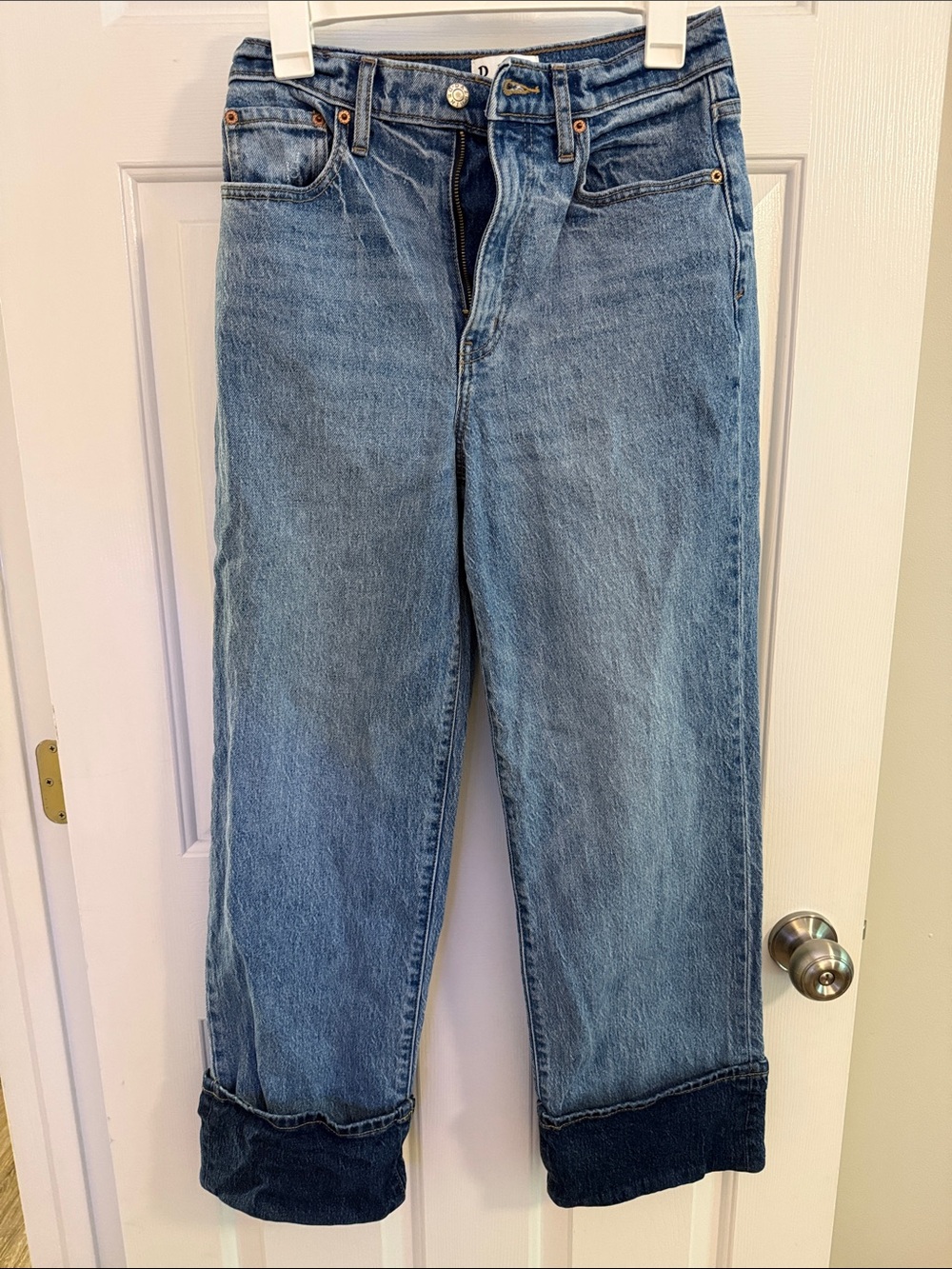 Relaxed Light Blue Boyfriend Jeans with Rolled Hem